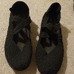 Super comfy black flats